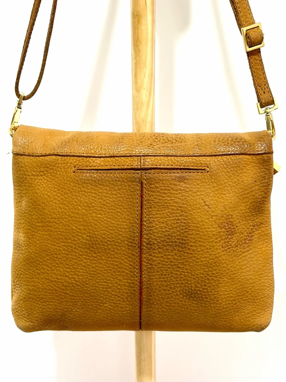 HAMMITT VIP MD Crossbody Bag In Tan Pebbled Nubuck/Brushed Gold/Red Zip